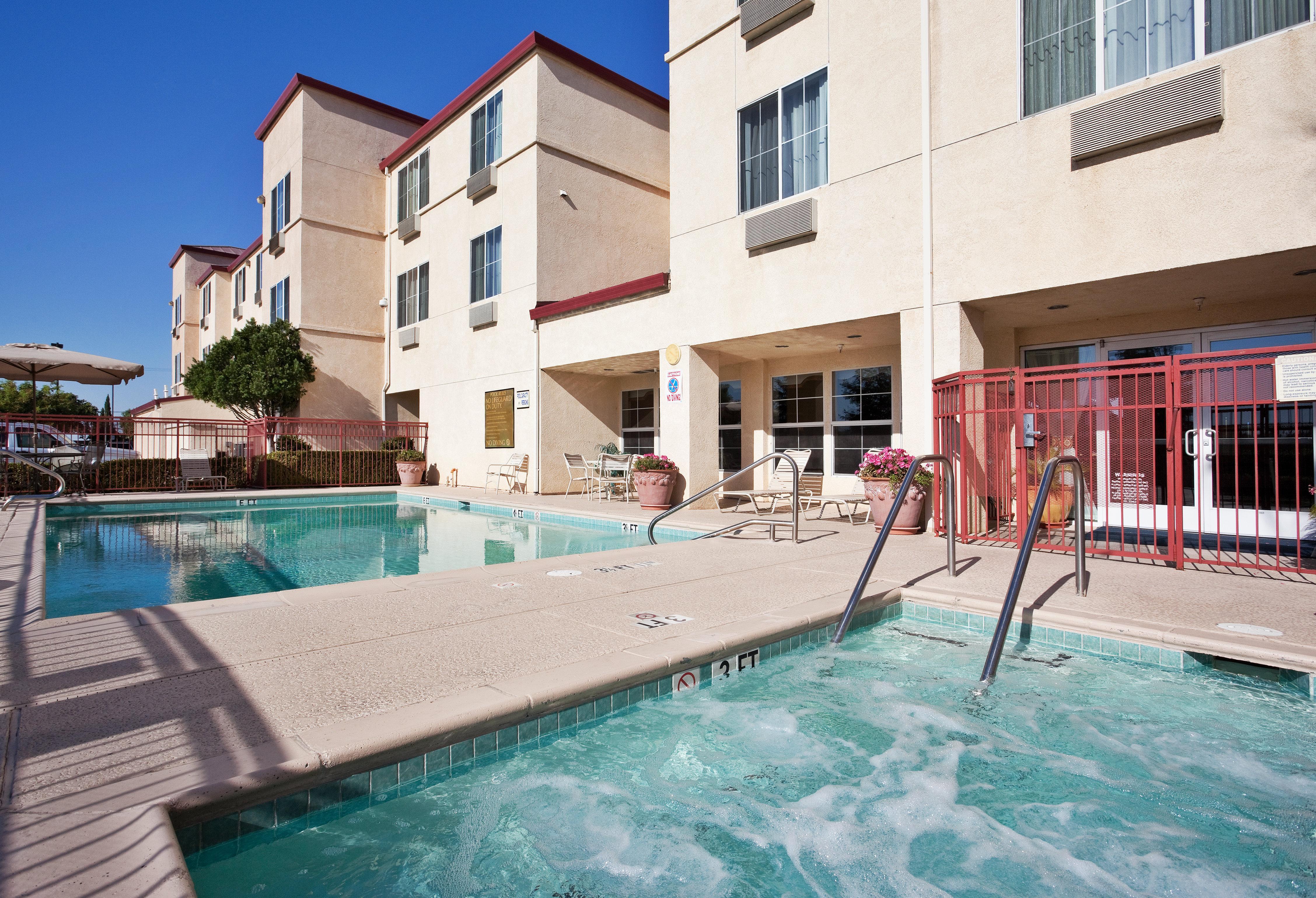 Holiday Inn Express & Suites Tracy By Ihg Экстерьер фото